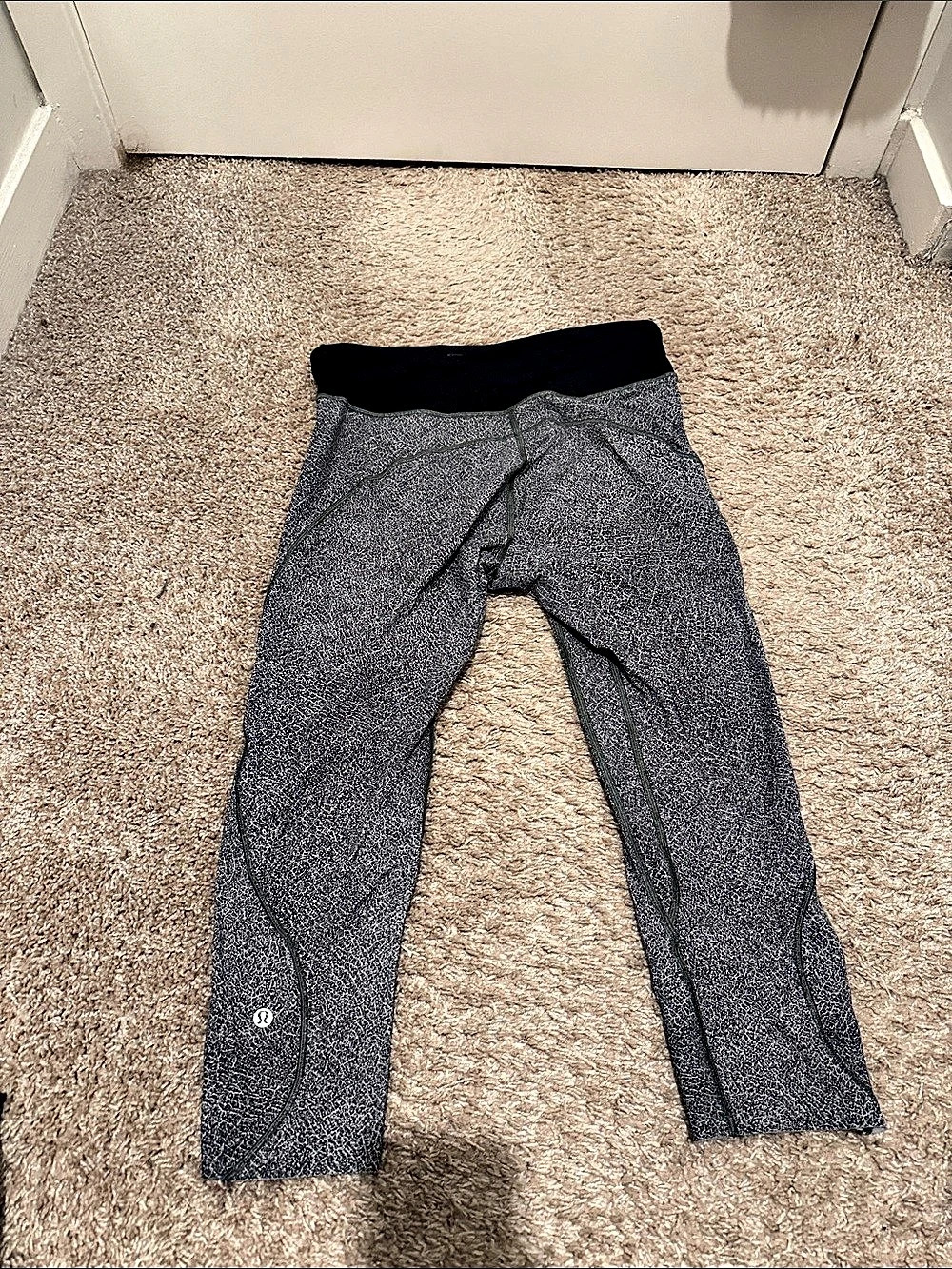 Lululemon Run the Day Crop Leggings, Size 10